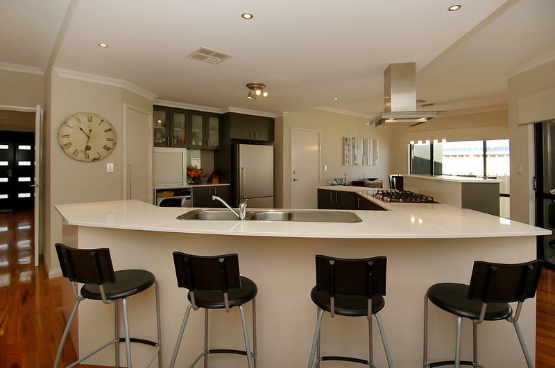 What A Show Off!
UNDER OFFER Picture 3