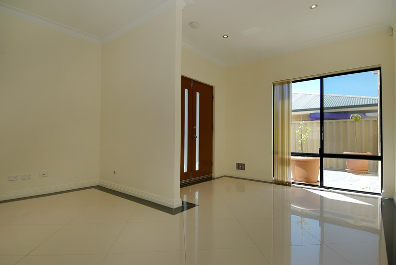 SPACIOUS & MODERN Picture 2