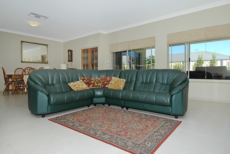 SENSATIONAL... Picture 3