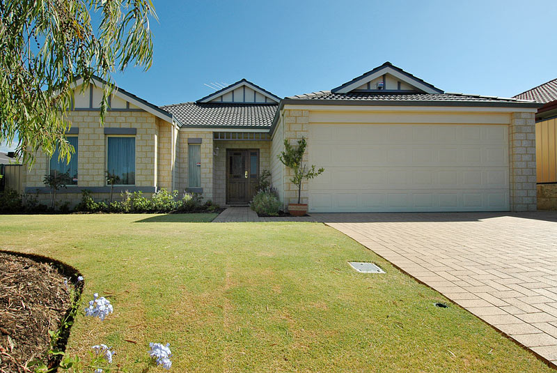 SENSATIONAL... Picture 1