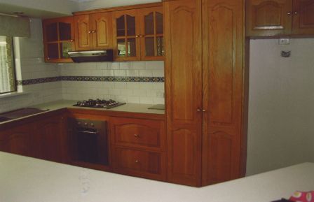 PRICE REDUCED! WELL BELOW MARKET VALUE 5 X 2 WITH POOL. Picture 2