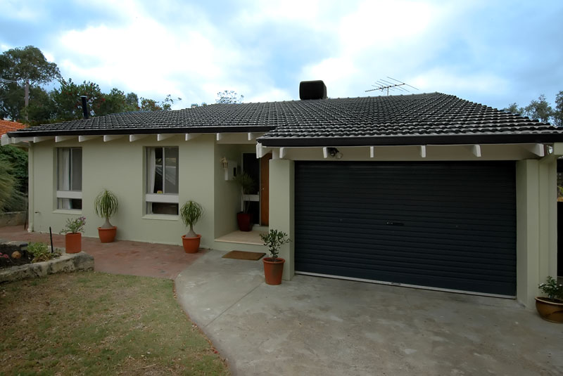 JUST LISTED... & UNDER OFFER IN JUST 2 WEEKS!! Picture 2