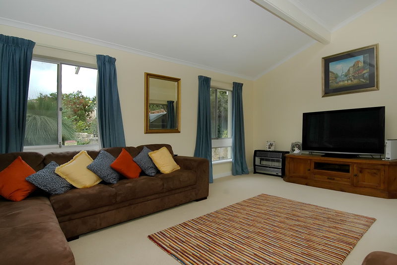 JUST LISTED... & UNDER OFFER IN JUST 2 WEEKS!! Picture 3