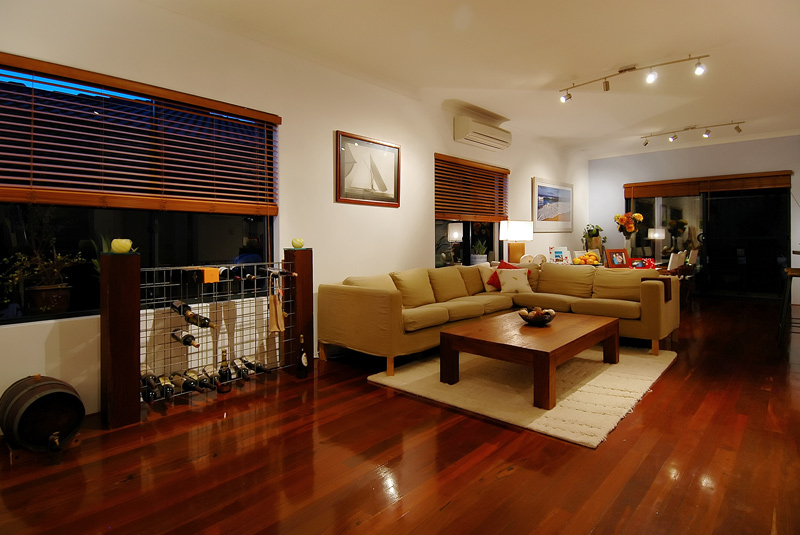 QUALITY & STYLE!! Picture 1