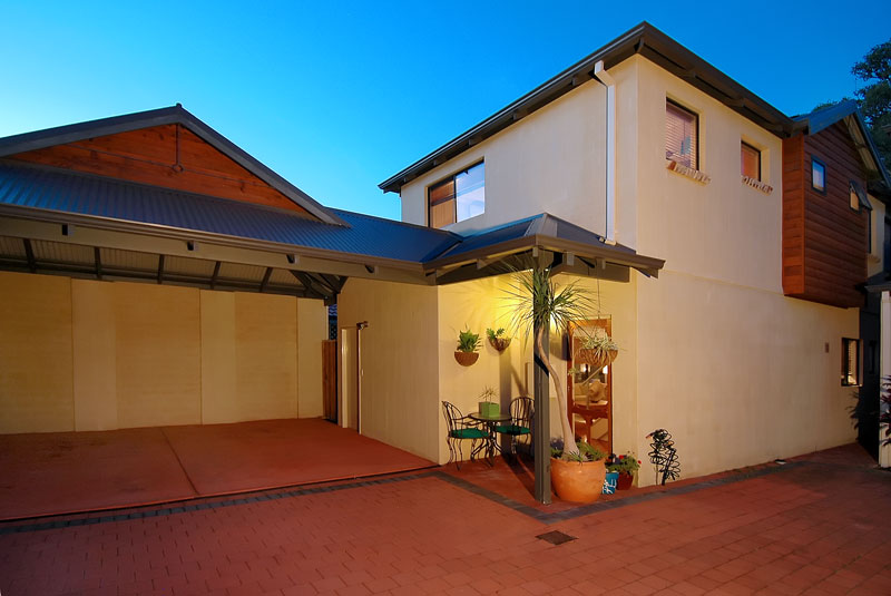 QUALITY & STYLE!! Picture 2