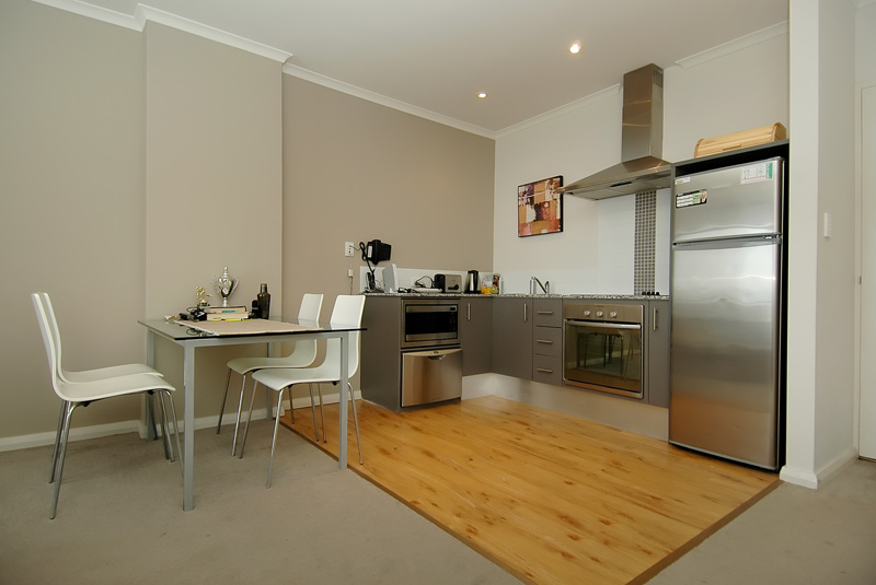 LIVING AT IT'S BEST!! Picture 1