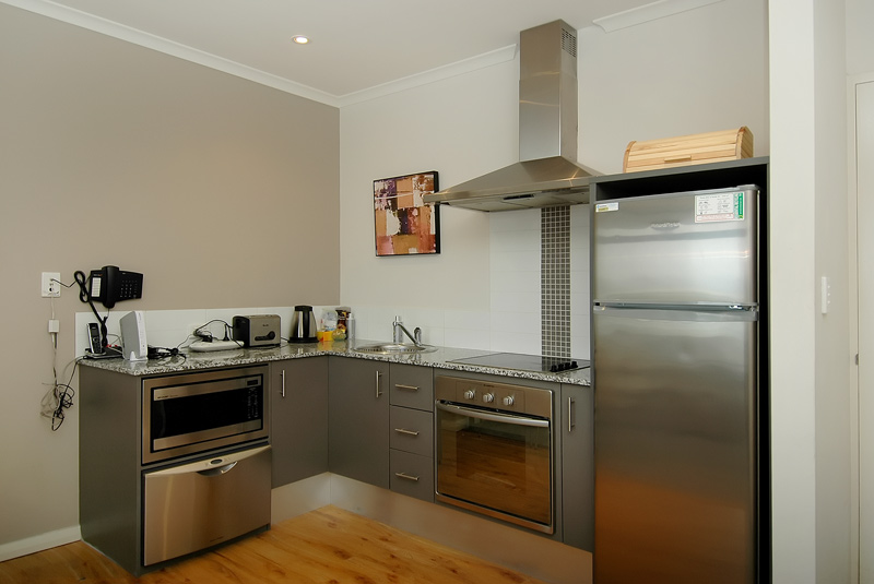 LIVING AT IT'S BEST!! Picture 2