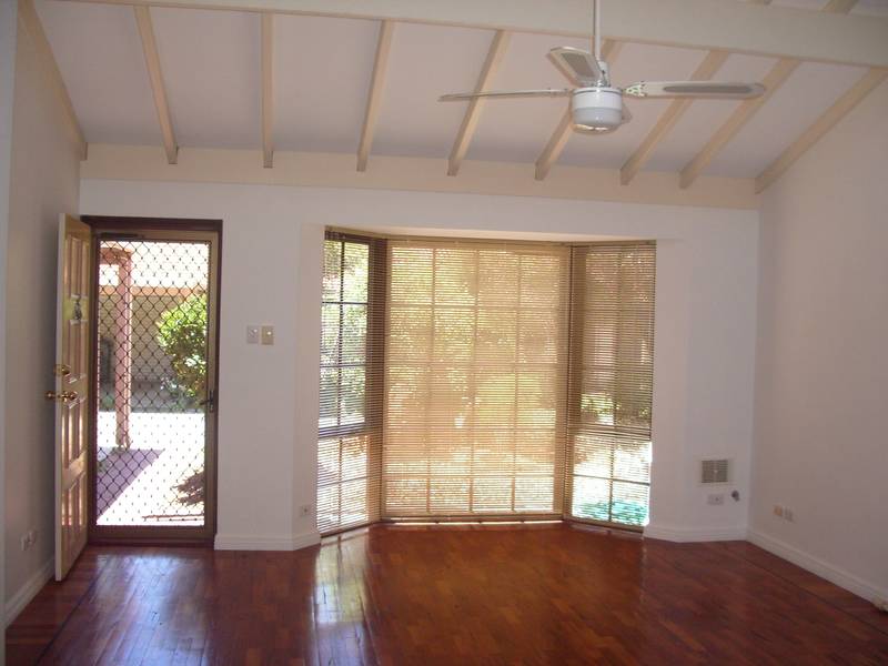 Available Now - Villa close to all amenities! Picture 1