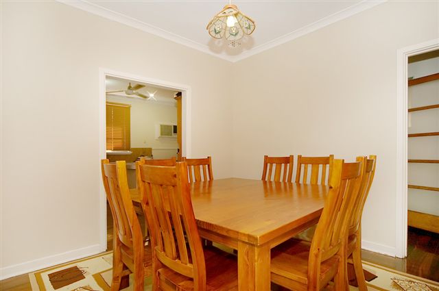 Ultra Trendy Beach Pad! Picture 3