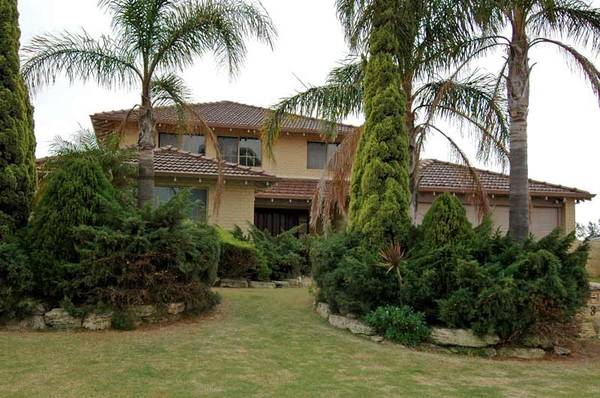 LOCATION LOCATION!! Picture 1