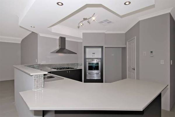 BRAND NEW EXECUTIVE FAMILY HOME!!! Picture 3