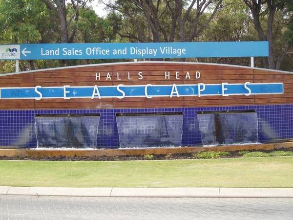 Beachside Living!! Picture 1