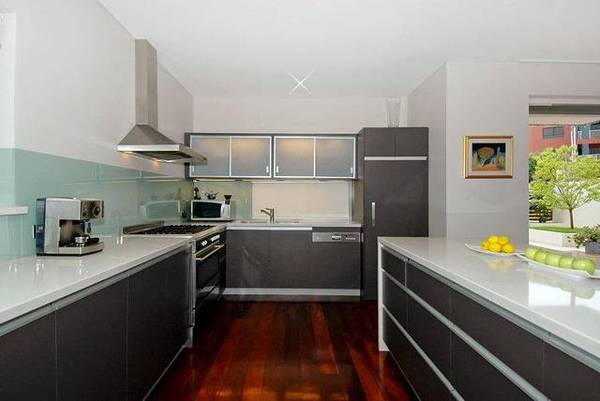 MULTI AWARD WINNING!! Picture 2