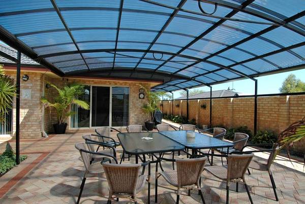 Amazing! 4/5 beds + 4 baths + study! Picture 2