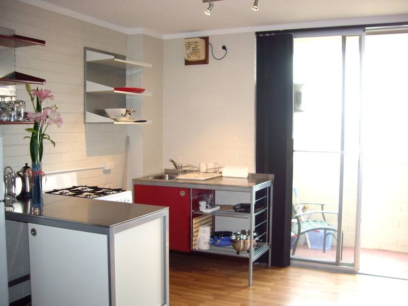 FULLY FURNISHED AND EQUIPPED Picture 2