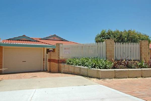 STREET FRONT VILLA!! Picture 1