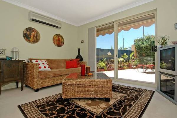 STREET FRONT VILLA!! Picture 3