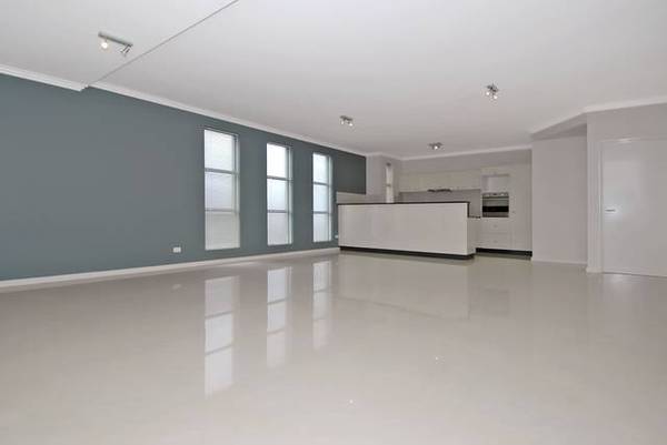 PRICED TO SELL, SELL, SELL!! Picture 2