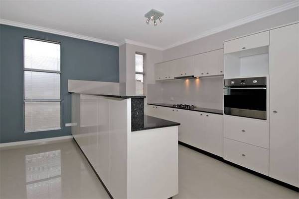 PRICED TO SELL, SELL, SELL!! Picture 3