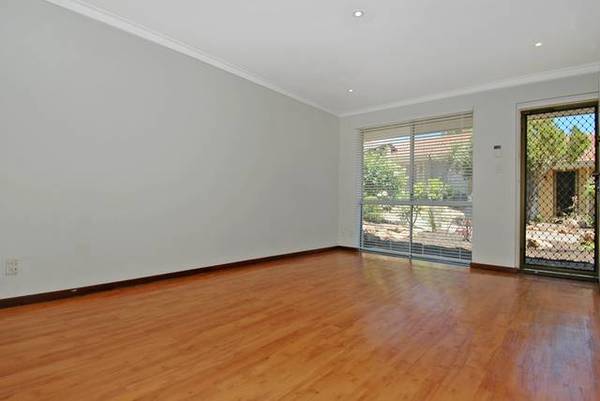 RENOVATED!! Picture 2