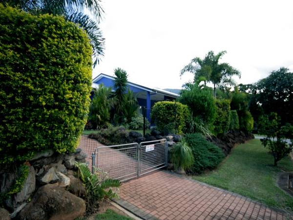 Offers over $420,000. MUST BE SOLD THIS WEEKEND! Picture 2