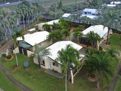 Unique 4 Villa Style Unit Complex - Strata Titled - Exceptional Returns Picture Unique 4 Villa Style Unit Complex - Strata Titled - Exceptional Returns Picture