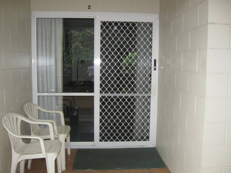 MANUNDA - Spacious one bedroom unit Picture 1