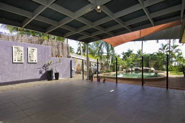 Bayview Heights Family Home with a Pool Picture Bayview Heights Family Home with a Pool Picture