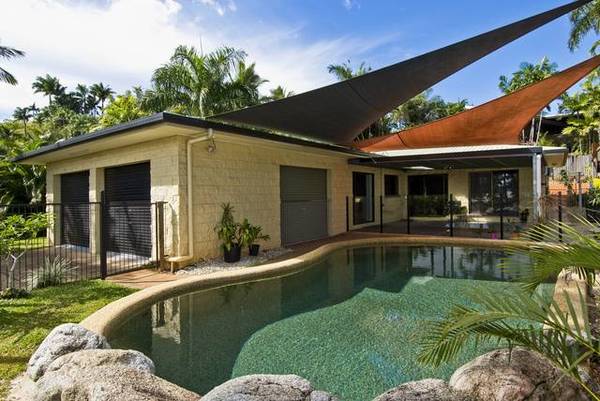 Bayview Heights Family Home with a Pool Picture Bayview Heights Family Home with a Pool Picture