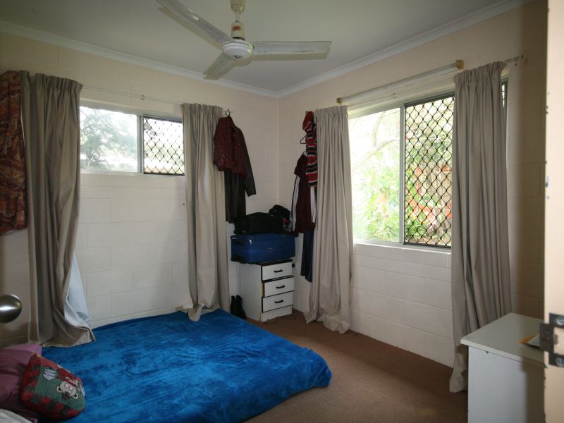 RENOVATERS DREAM.. OFFERS OVER $285,000!!! Picture