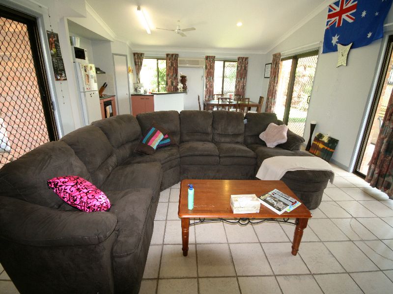 QUALITY HOME READY FOR YOU TO MOVE IN! Picture 1