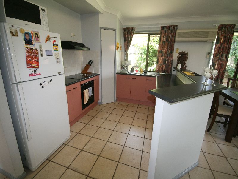 QUALITY HOME READY FOR YOU TO MOVE IN! Picture 2