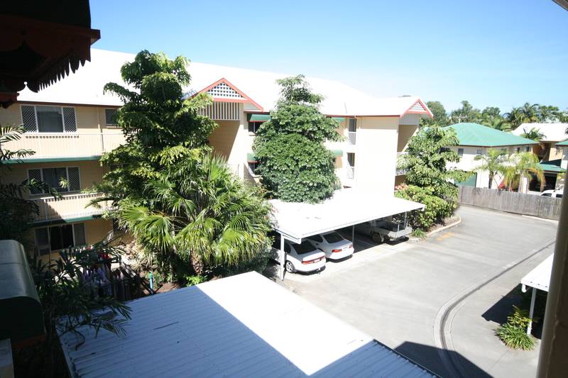 Close to Raintrees Shopping Centre Picture 1