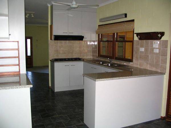 Bentley Park Home with Pool Picture