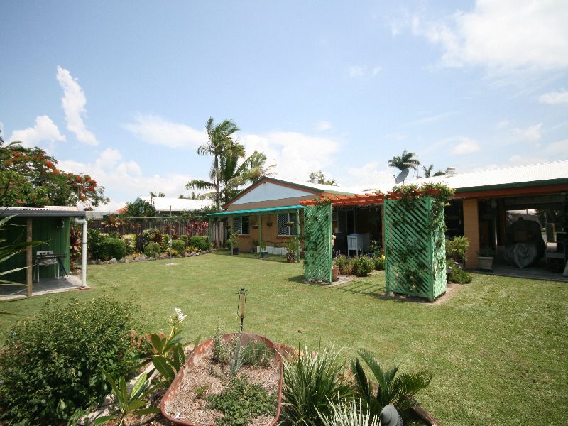 OWNERS RELOCATING...PRICE SLASHED TO $298,000 NEG Picture 2