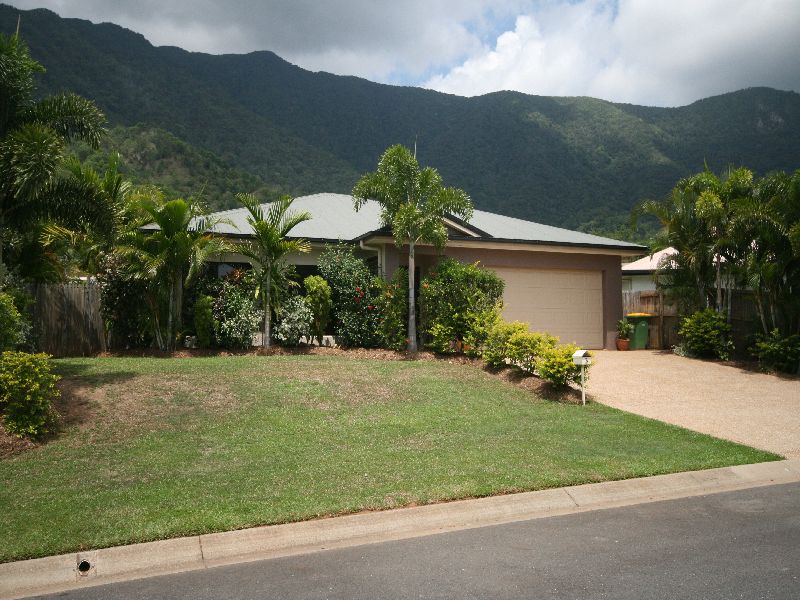 THIS COOL HOME IS A HOT BUY!!! Picture 2