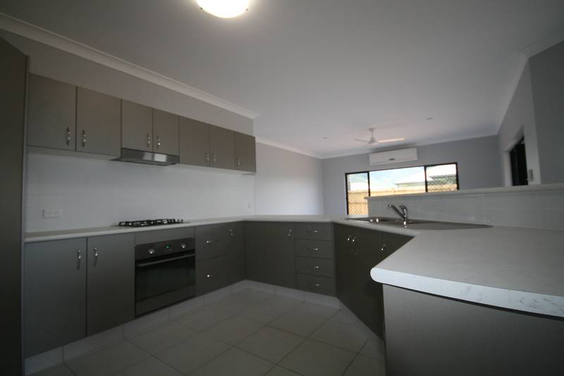 NEW & BIG
IN SUGARWORLD ESTATE...$400,000 Picture