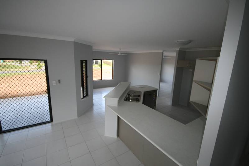 NEW & BIG
IN SUGARWORLD ESTATE...$400,000 Picture