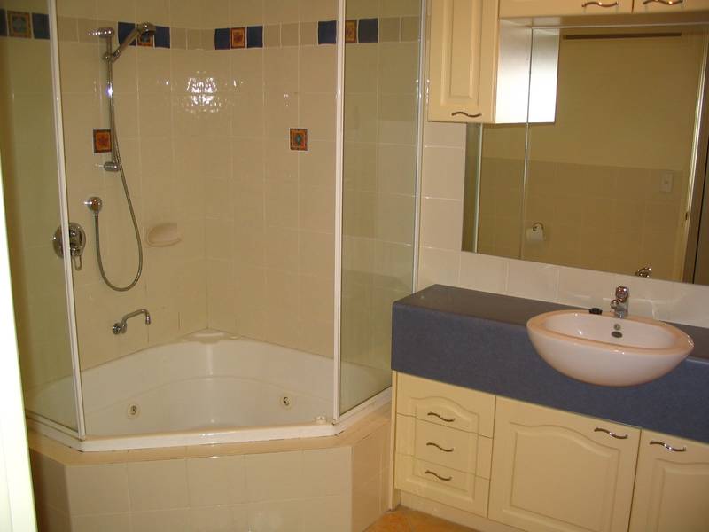 HOP, SKIP & JUMP TO THE BEACH Picture 3