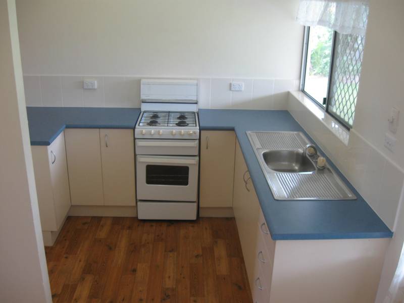 WHITE ROCK HOME WITH LARGE FENCED YARD Picture