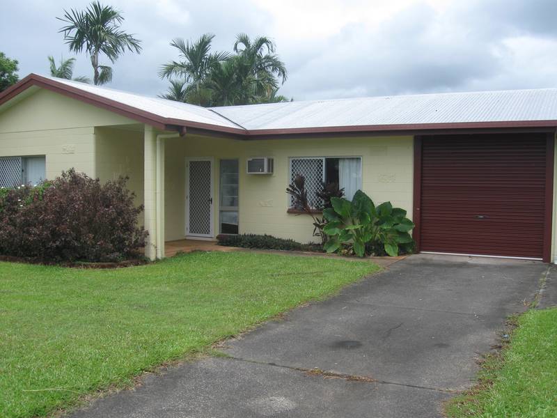 WHITE ROCK HOME WITH LARGE FENCED YARD Picture