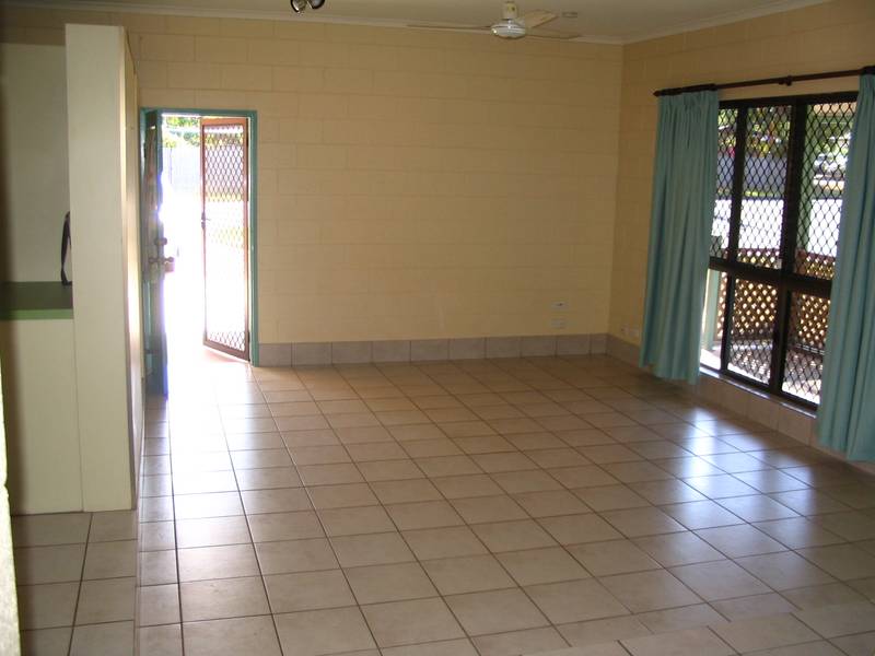BARGIN HOUSE IN POPULAR EDGE HILL Picture 2
