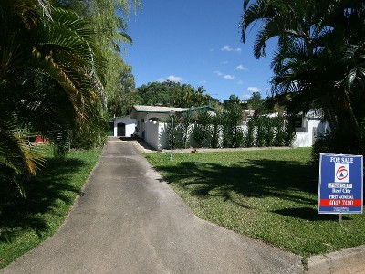 Private, Peaceful, Pet Friendly Property in Paradise with OWN PERSONAL POOL and NO BODY CORPS! Picture