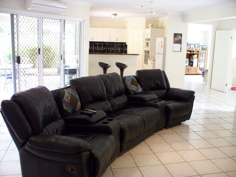 REDLYNCH - 4 BEDROOMS + OFFICE + POOL Picture