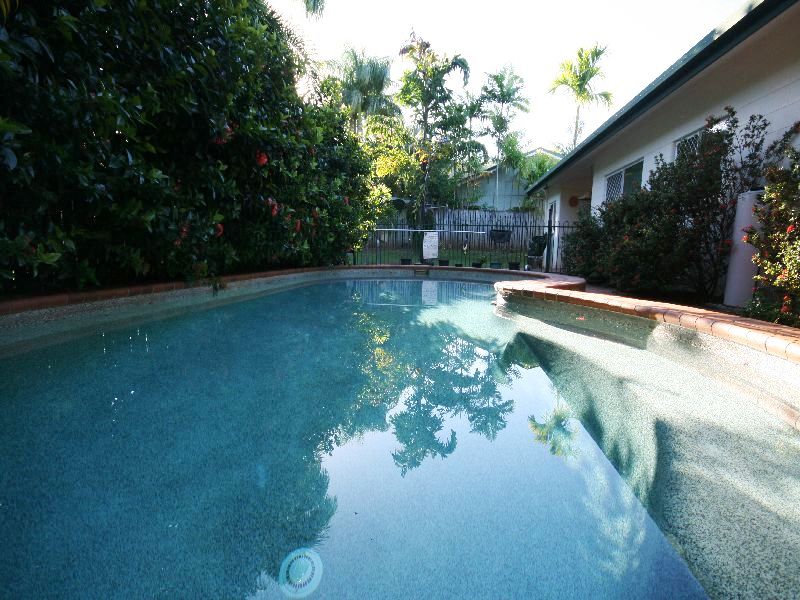 HUGE 820SQM BLOCK & IN-GROUND POOL....OPEN SUNDAY 11:30 Picture 2