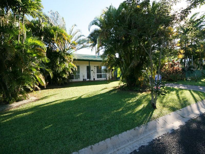 HUGE 820SQM BLOCK & IN-GROUND POOL....OPEN SUNDAY 11:30 Picture 1