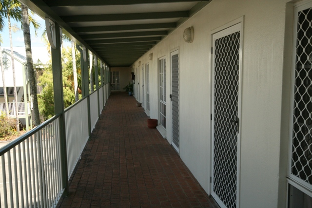 WESTCOURT - ONE WEEKS FREE RENT Picture 3