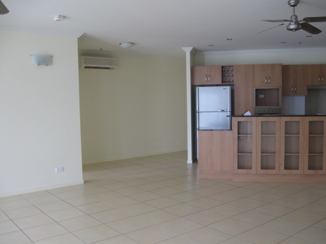 Furnished or Unfurnished High Rise Apartment Picture 3