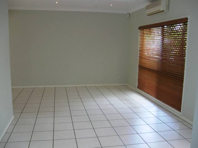 BRINSMEAD HOME WITH A POOL Picture 3