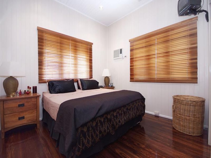 STUNNINGLY PRESENTED QLDER IN THE HEART OF CAIRNS... Picture 3